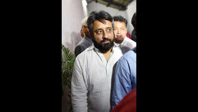 Noida cops in Delhi to nab AAP MLA Amanatullah Khan and son Anas Ahmed