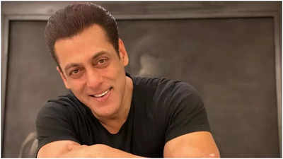Salman Khan starts shooting for 'Sikandar'; set picture goes viral