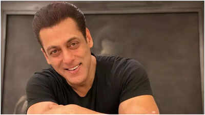 Salman Khan starts shooting for 'Sikandar'; set picture goes viral