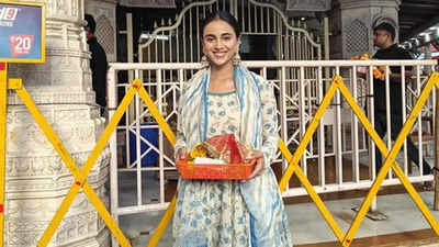 Sayli Salunkhe shows gratitude and seeks blessings at Siddhivinayak Temple ahead of her upcoming show Pukaar's release