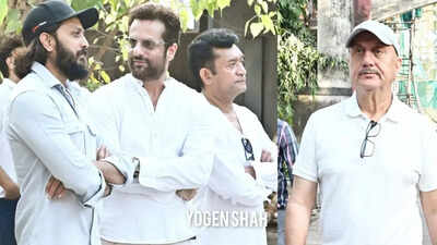 Sangeeth Sivan funeral: Anupam Kher, Sham Kaushal, Fardeen Khan, Riteish Deshmukh among others pay their last respects