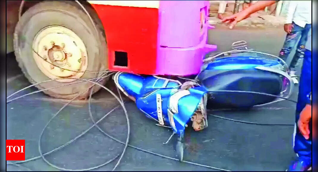 Telecom Cables: Telecom cables snag bus, bike; motorist unhurt ...