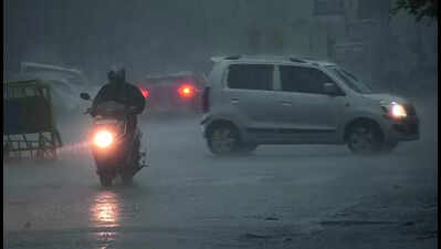 2-hour rain floods Nagpur, may break 1966 record