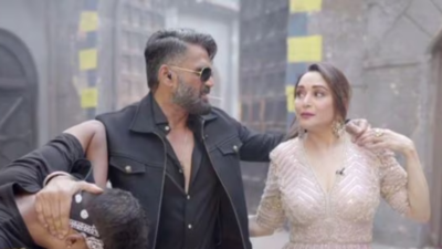 Dance Deewane 4: Witness Suniel Shetty turning into an action hero for Madhuri Dixit