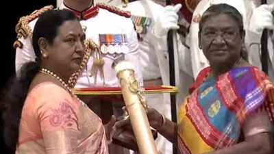 Padma Bhushan for Vijayakanth; the late actor's wife Premalatha receives on his behalf