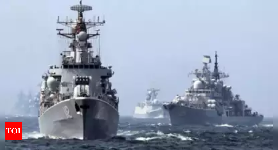 China military says it ‘drove away’ US destroyer in South China Sea – Times of India