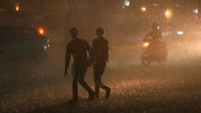Dust storm, thunderstorm, gusty winds strike Delhi-NCR