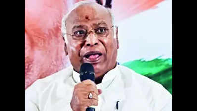 PM leading BJP’s bid to communalise poll: Kharge to partymen