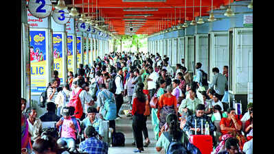 Heavy rush at bus, rail stations as Andhra Pradesh voters in Hyderabad head home