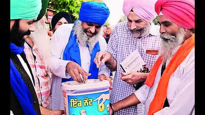 Tamil Sikh files papers from Hoshiarpur