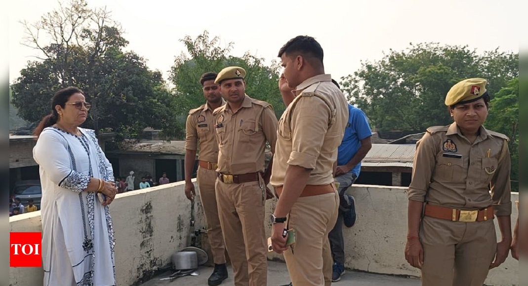 Man commits suicide after killing mother, wife and three children in Uttar Pradesh's Sitapur | Lucknow News – Times of India