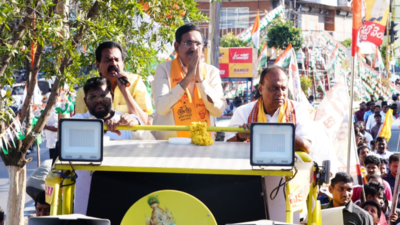 Vemireddy and Narayana end campaign with a massive roadshow at Nellore