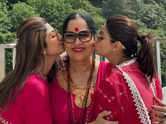 Shilpa visits Vaishno Devi with Shamita, mother