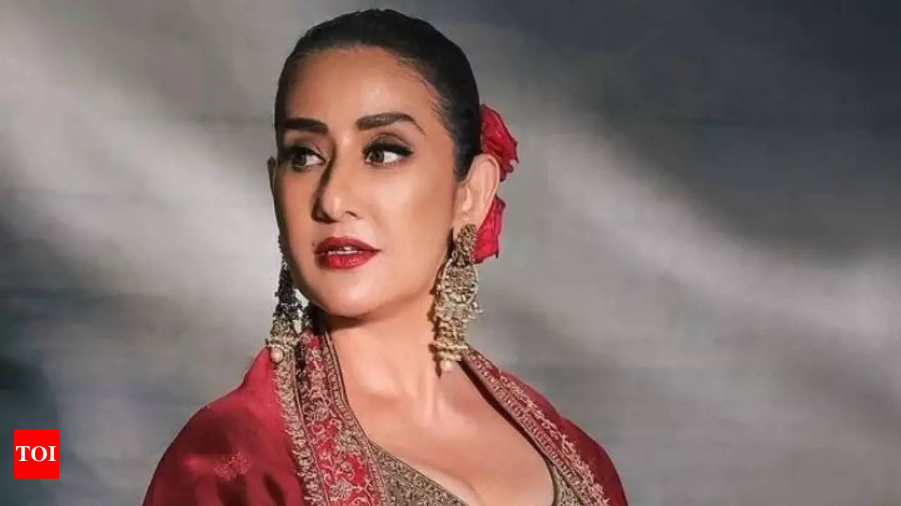 Manisha Koirala reveals making peace with not embracing motherhood post  ovarian cancer | - Times of India