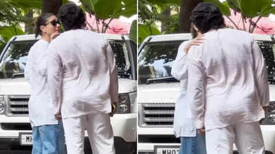Kareena Kapoor-Saif Ali Khan exude couple goals as they get spotted sharing a sweet kiss; fans are all hearts