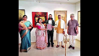 Artists express mother’s love through paintings