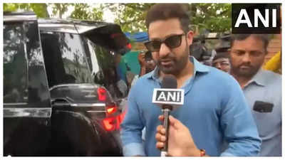 'WAR 2' actor Jr NTR stands in line to cast his vote with family; internet applauds 'humble' superstar