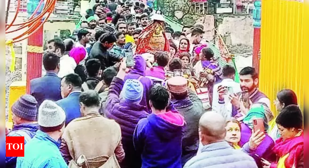 Badrinath Shrine: Badrinath shrine opens after six-month winter closure ...