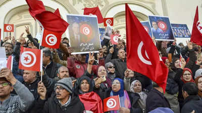 Tunisia extends the detention of two journalists, lawyers begin a strike