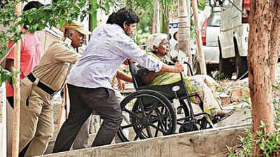 Amid largescale clashes, 75% voters ink fingers in Andhra Pradesh