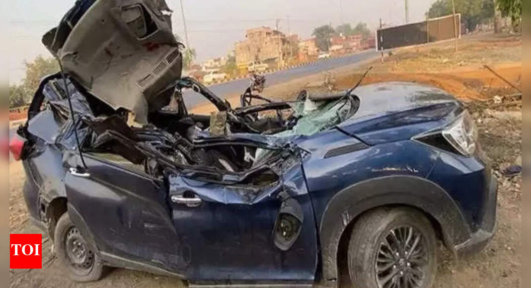 6 killed in car collision on Delhi-Lucknow Highway | Lucknow News ...