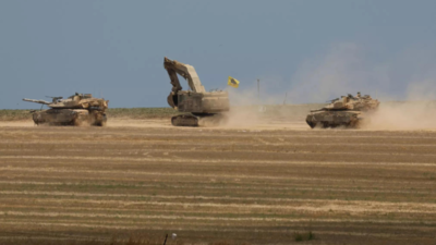 Israeli tanks push into Gaza's Rafah, as displaced civilians flee again