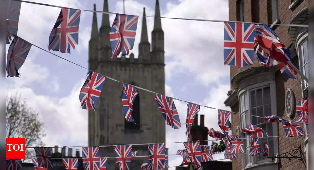 UK universities at risk as international student numbers plunge, report ...