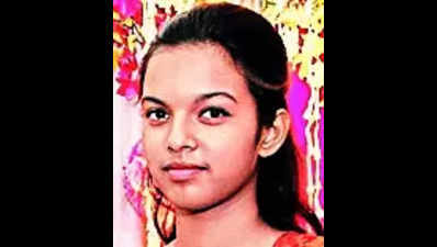 Girl Hit By Truck: Class XII girl hit by truck, dies | Kolkata News ...