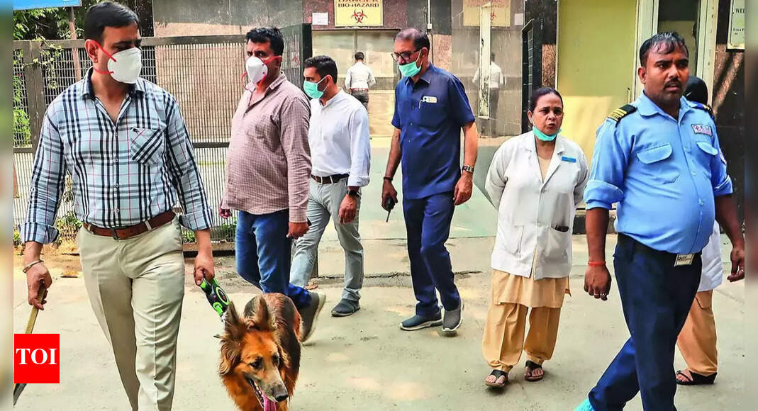 Tihar Jail, 5 Delhi hospitals get bomb threats | Delhi News - Vimarsana News