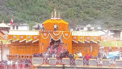 Making videos, reels on temple premises a nuisance for Char Dham pilgrims