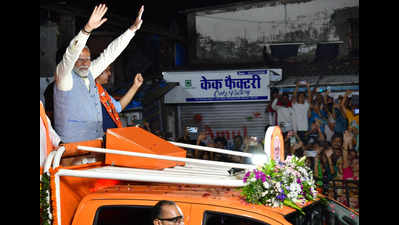 Crowds line Ghatkopar’s streets, cheer ‘beloved leader’, ‘Modi uncle’