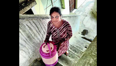 Jafar Nagar taps raise a stink, residents forced to buy water