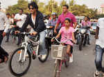 SRK cycles with daughter Suhana