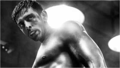 Kartik Aaryan flaunts his ripped body as boxer in second poster of 'Chandu Champion'