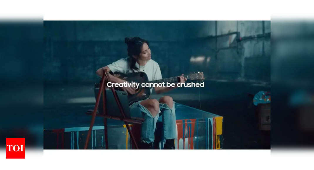 Samsung makes fun of Apple; says, 'would never crush creativity'