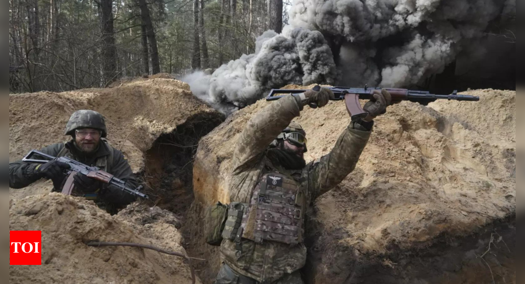 Ukraine fights Russian forces in north of border town in Kharkiv region – Times of India