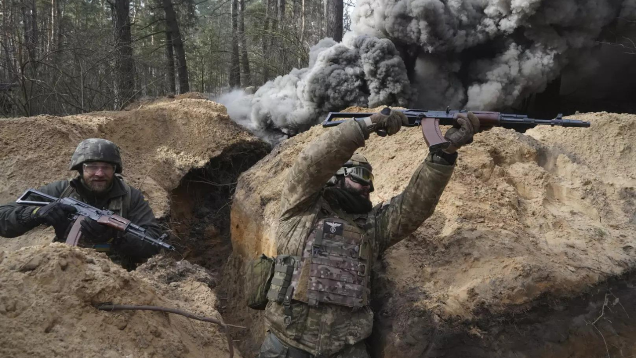 Ukraine fights Russian forces in north of border town in Kharkiv region – Times of India