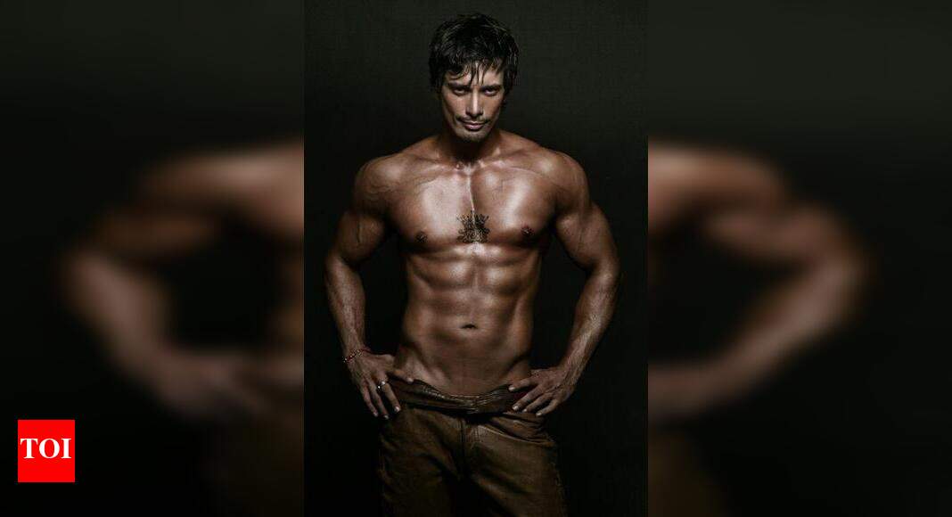 Akashdeep wins heart - Times of India