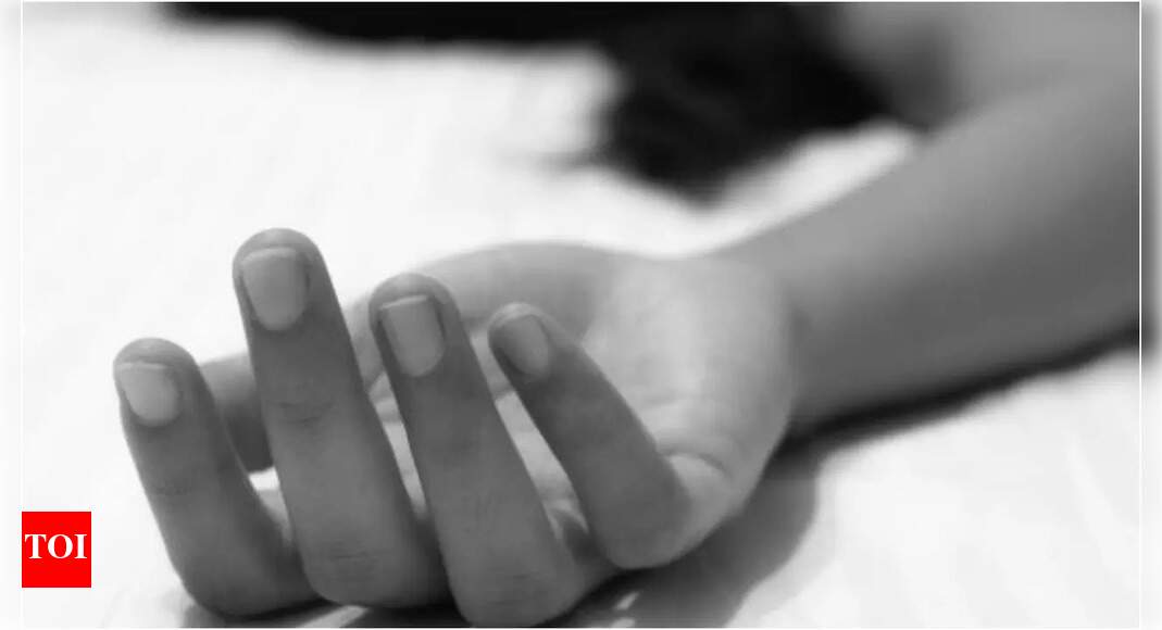 3-year-old dies as parents forget her in car, go for wedding | India News - Vimarsana News