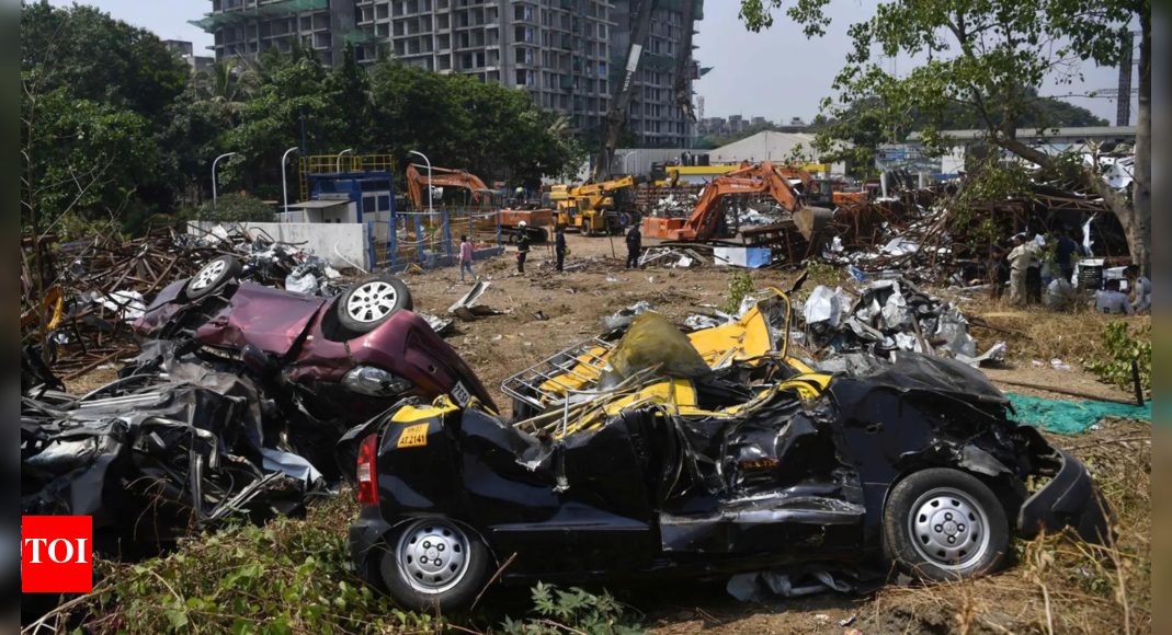 7 hoardings of ad companies in breach of BMC cap on railway land | Mumbai News - Vimarsana News