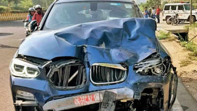 BMW rams into e-rickshaw, nurse among 2 passengers killed in crash in Noida