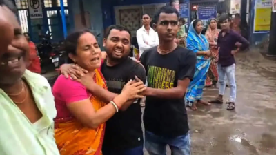 Lightning kills 12 in Bengal, many of them were picking mangoes