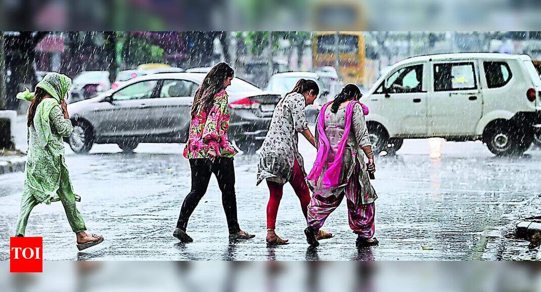 Rain reigns in May, leaves Hyderabad soaked | Hyderabad News - Vimarsana News