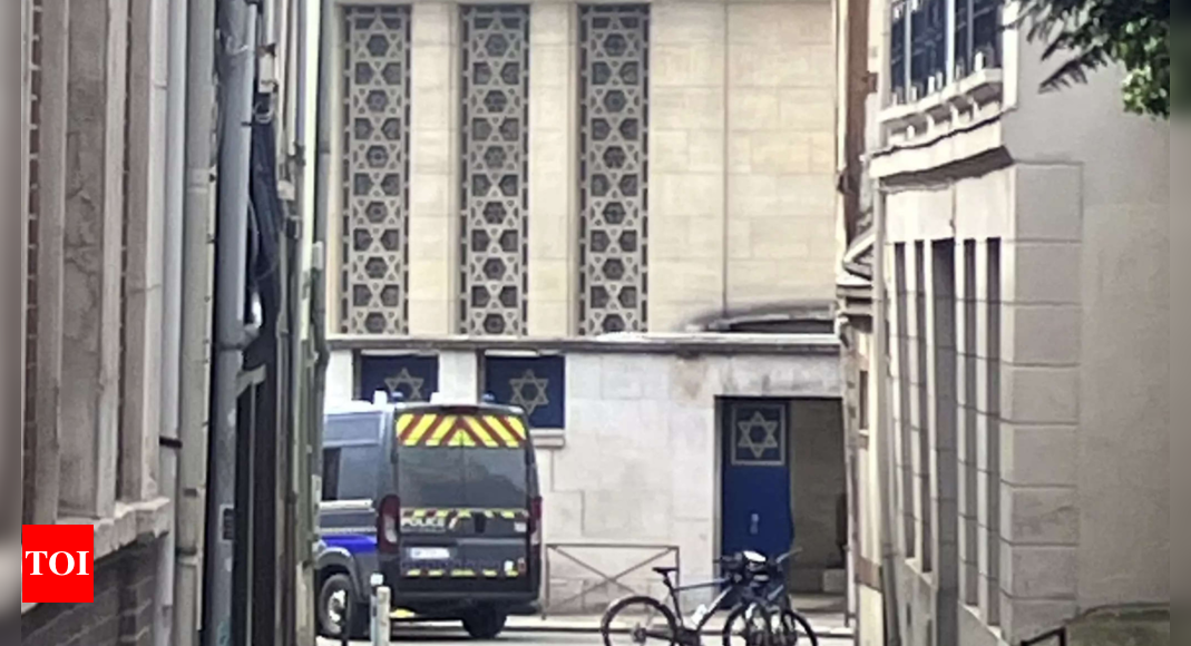 French police fatally shoot a man suspected of setting fire to a synagogue – Times of India