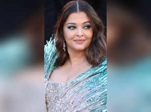 
Green eyeshadow to blushed cheeks: All about Aishwarya Rai Bachchan's silver and turquoise ensemble at Cannes
