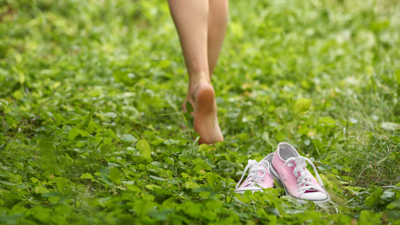 Why Australians are walking barefoot: 8 benefits of walking barefoot