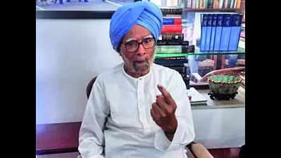 Manmohan Singh, LK Advani cast vote at home