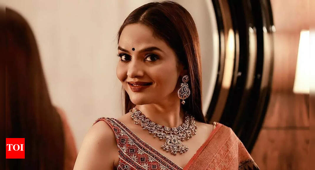 Madhoo recalls the time when actors had to change clothes in the open ...