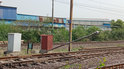 'Unauthorized' drilling causes pole collapse, injuring three on Shalimar Express near Raipur