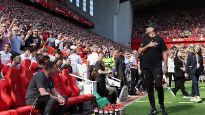 Jurgen Klopp receives emotional farewell tribute from Liverpool fans